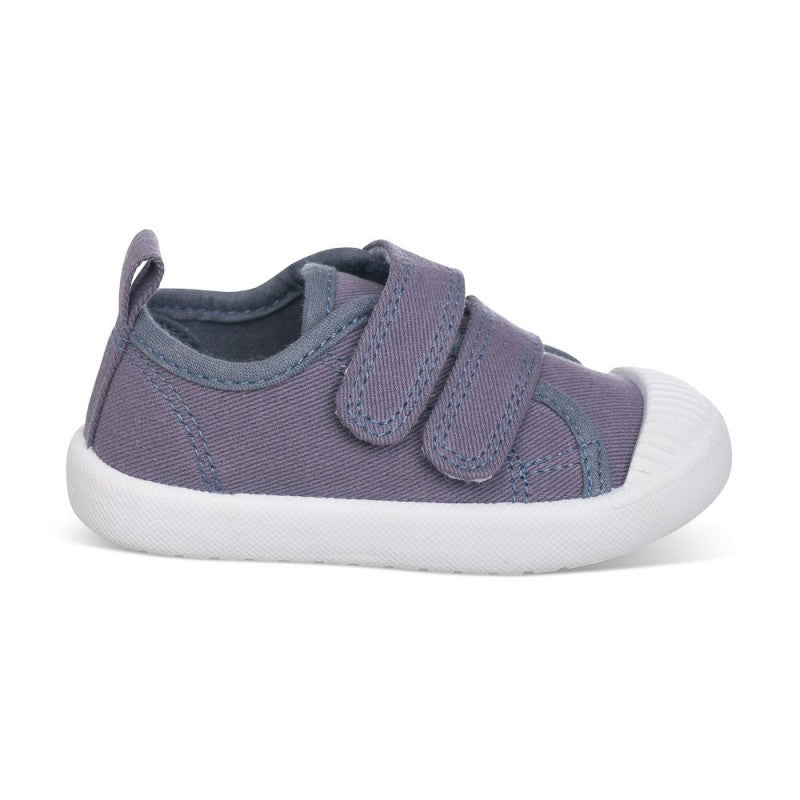 Canvas shoes