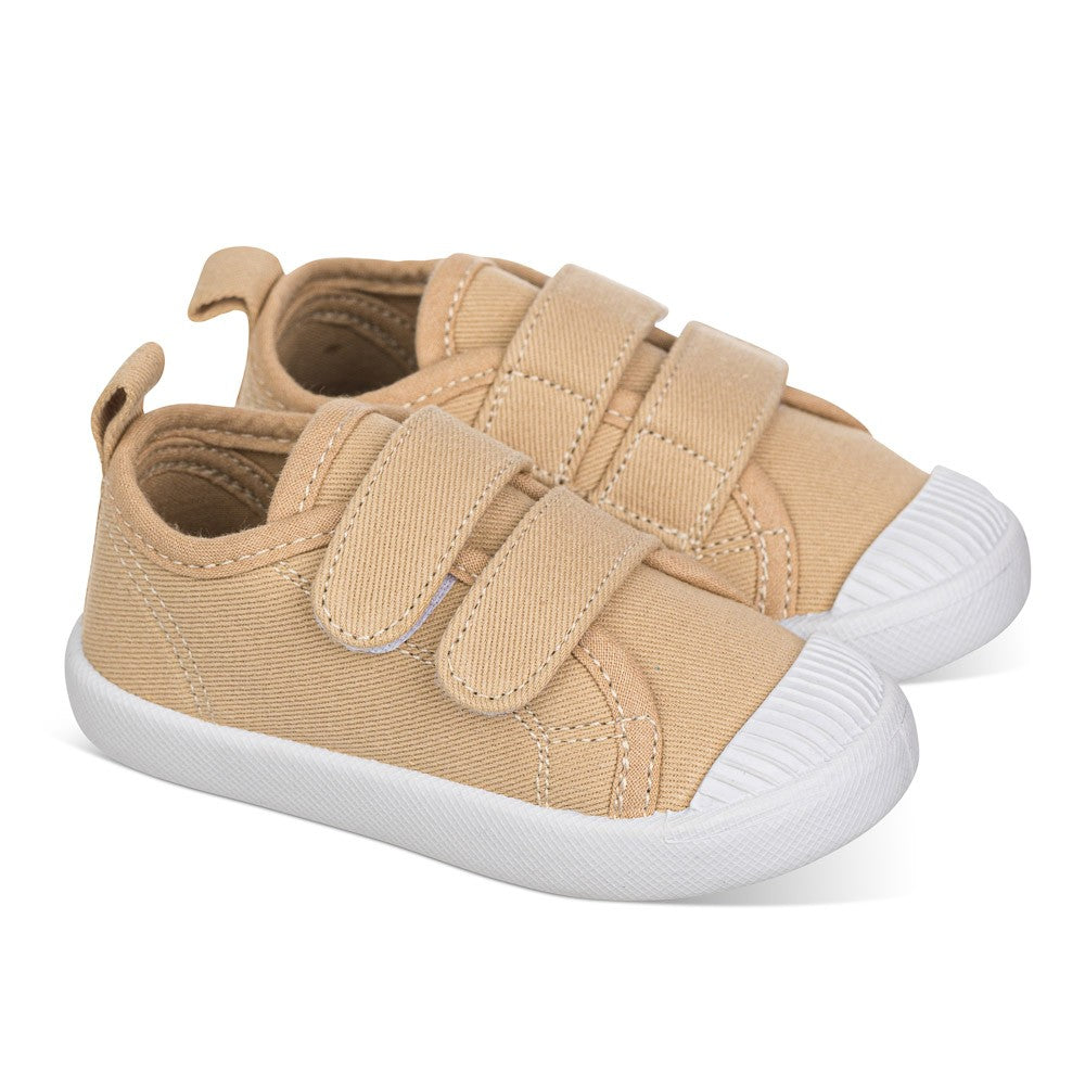 Canvas shoes
