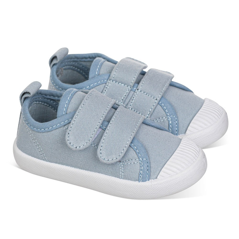 Canvas shoes