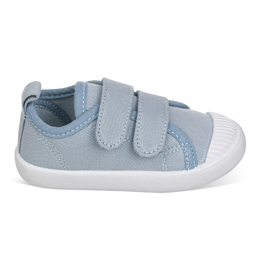 Canvas shoes