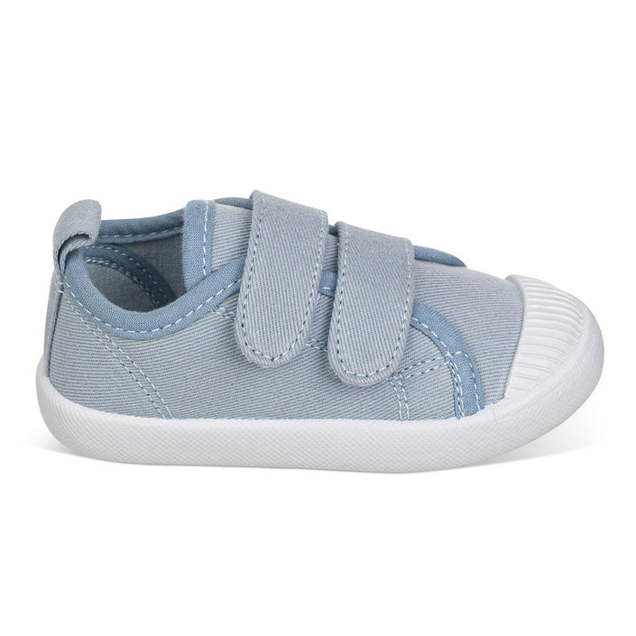 Canvas shoes