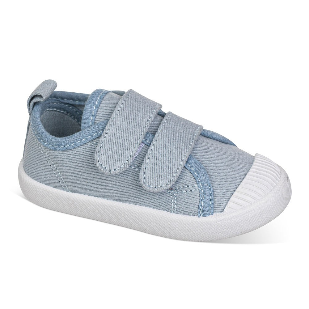 Canvas shoes